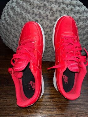 Nike Men’s Red Low-Top Sneakers ..